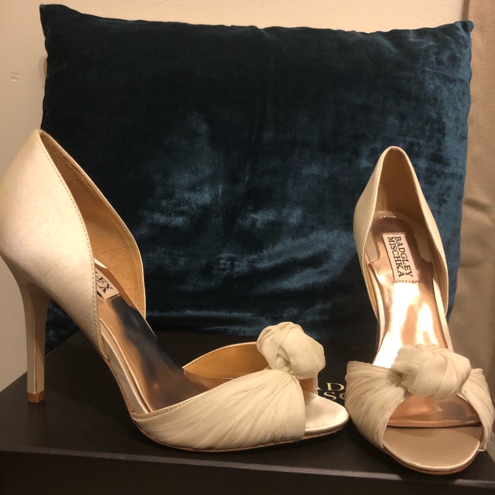 New Badgley Mischka Musica Pump Sz 7